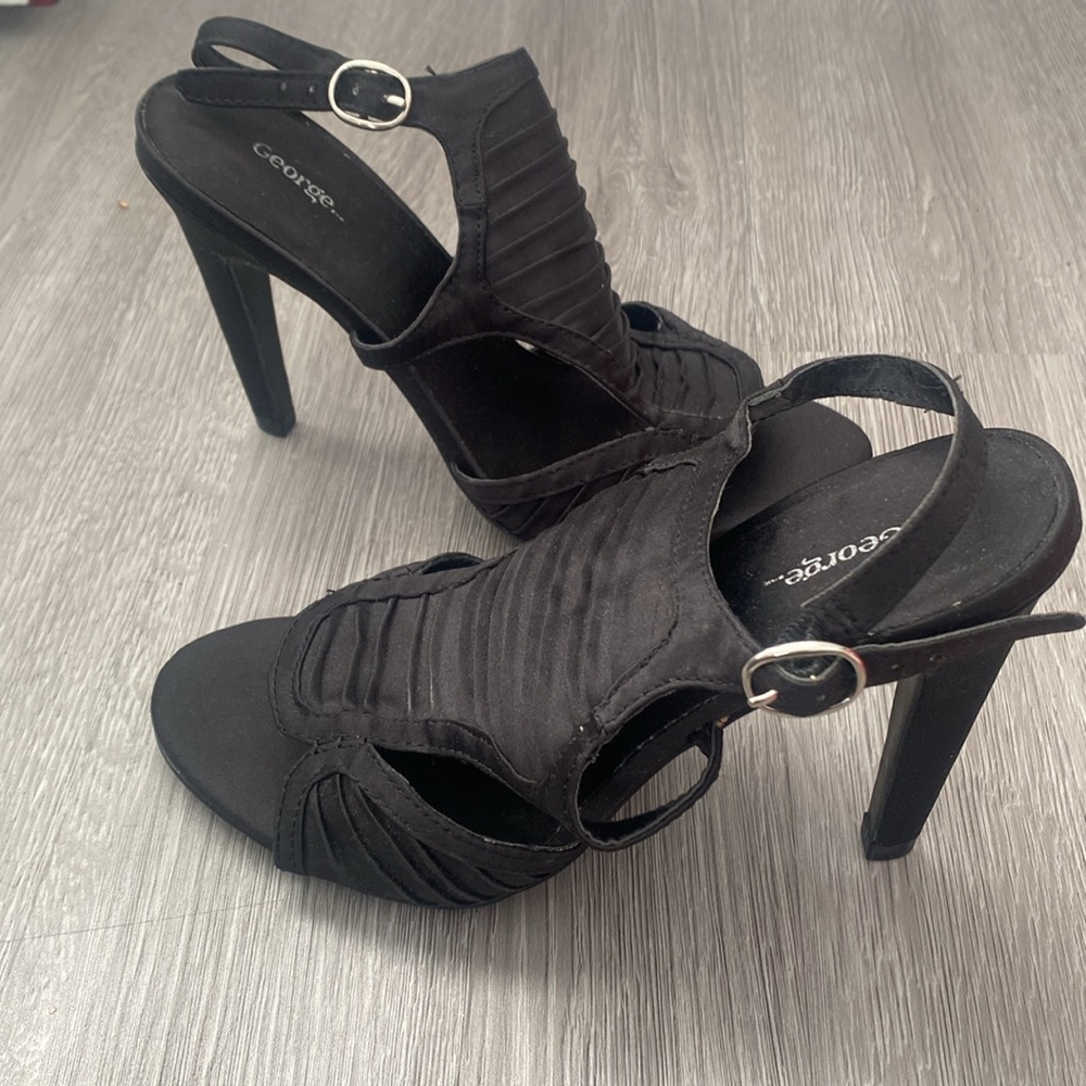 Women’s heels - Picture 2 of 2